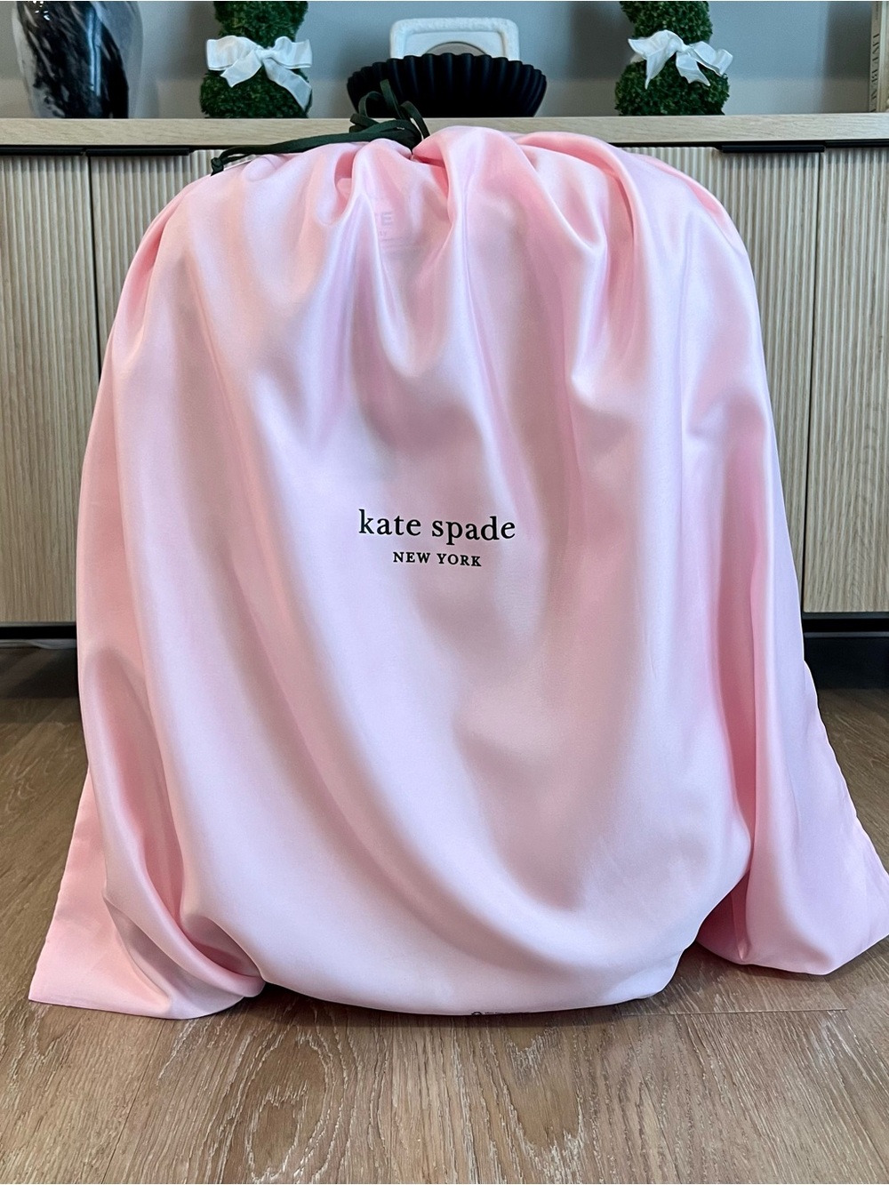 Kate Spade New Logo Pink XXL Luggage
Drawstring Dust Bag